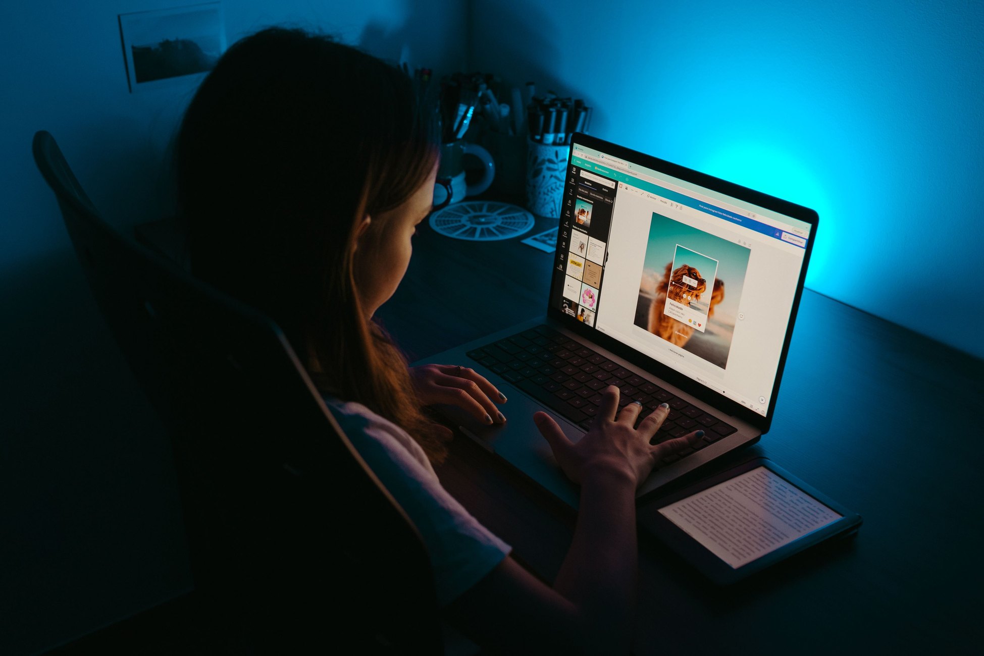 Távoktatás: online felhasználói képzés laptopon